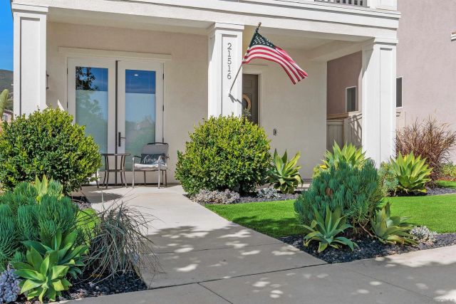 21516 Harmony Village Dr, Escondido, CA 92029