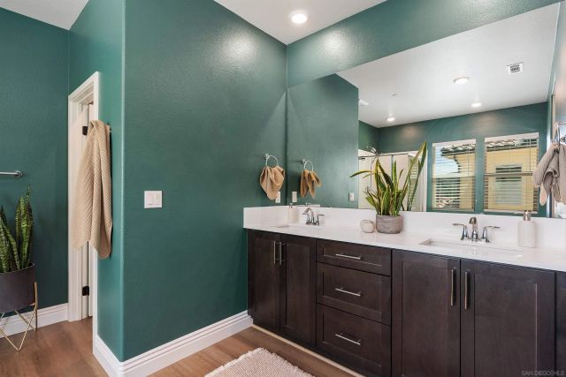 21516 Harmony Village Dr, Escondido, CA 92029