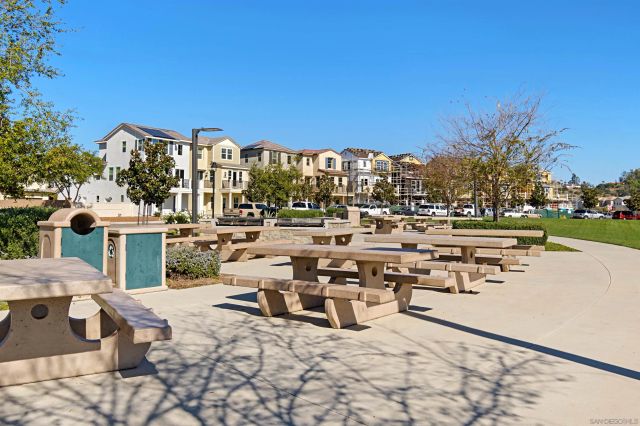 21516 Harmony Village Dr, Escondido, CA 92029