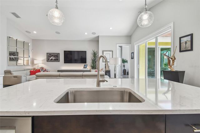 17 FRANKLIN COURT S C, St Petersburg, FL 33711