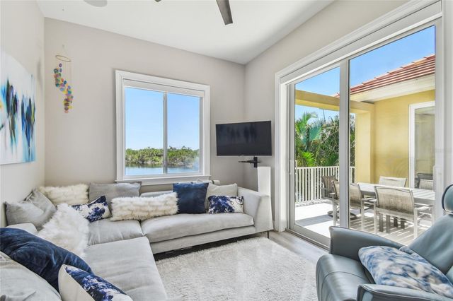 17 FRANKLIN COURT S C, St Petersburg, FL 33711