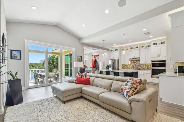 17 FRANKLIN COURT S C, St Petersburg, FL 33711