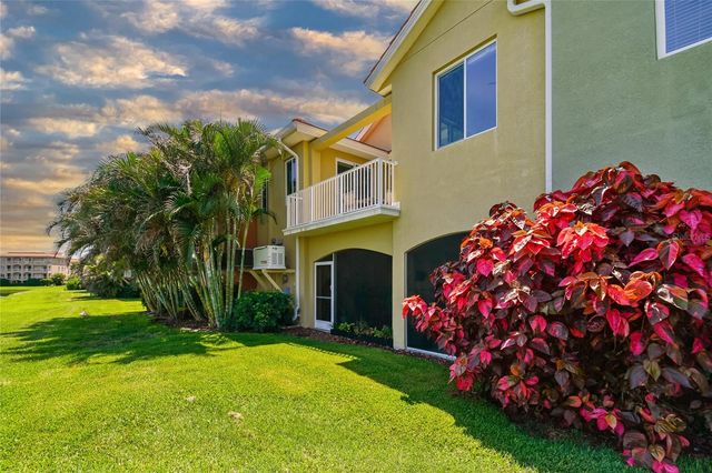 17 FRANKLIN COURT S C, St Petersburg, FL 33711