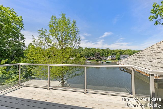 7635 Sandy Hollow Lane Se, Cascade Twp, MI 49302