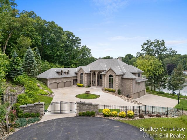 7635 Sandy Hollow Lane Se, Cascade Twp, MI 49302