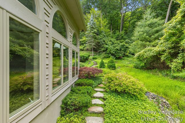 7635 Sandy Hollow Lane Se, Cascade Twp, MI 49302