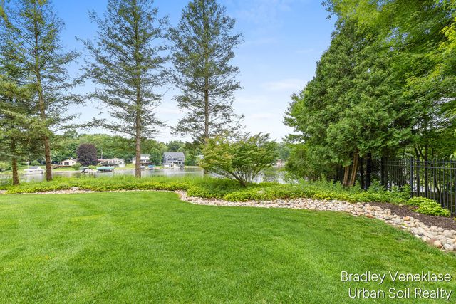 7635 Sandy Hollow Lane Se, Cascade Twp, MI 49302