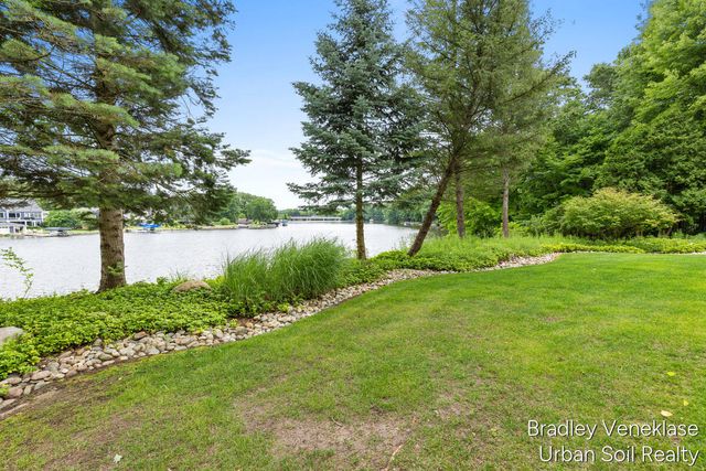 7635 Sandy Hollow Lane Se, Cascade Twp, MI 49302