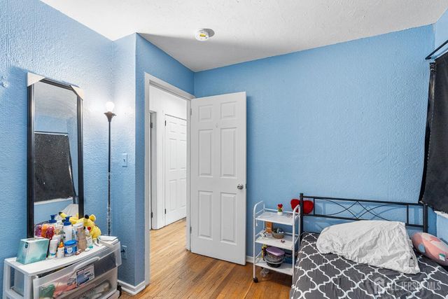 68 W edward Street, Iselin, NJ 08830