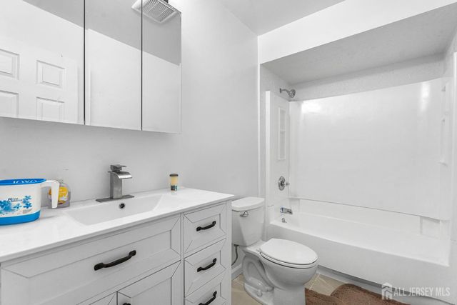 68 W edward Street, Iselin, NJ 08830