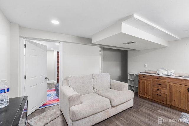 68 W edward Street, Iselin, NJ 08830