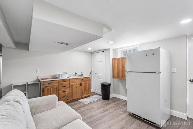 68 W edward Street, Iselin, NJ 08830