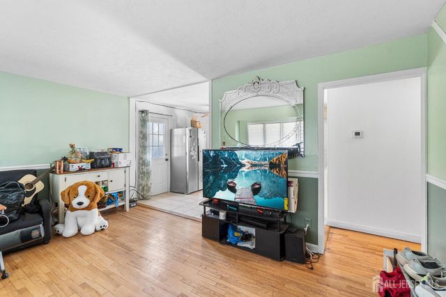 68 W edward Street, Iselin, NJ 08830