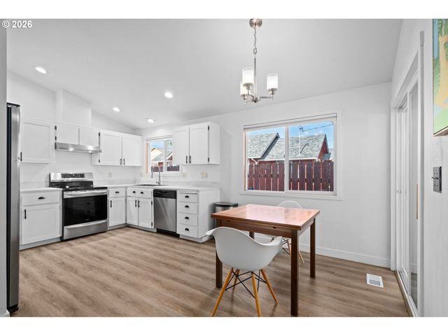 8540 Se 66TH Ave, Portland, OR 97206