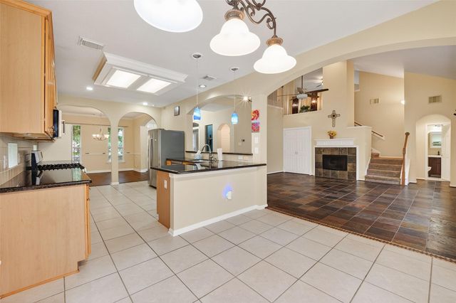 2203 Lakewind Lane, League City, TX 77573