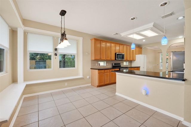 2203 Lakewind Lane, League City, TX 77573