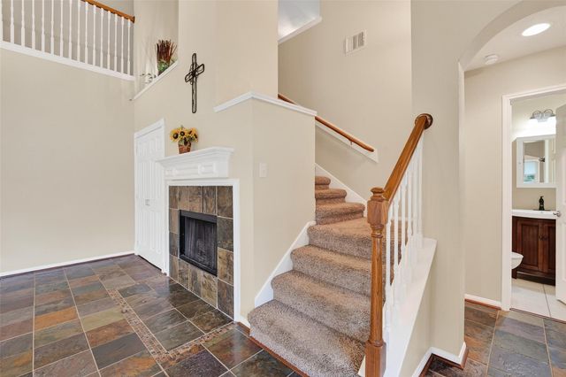 2203 Lakewind Lane, League City, TX 77573