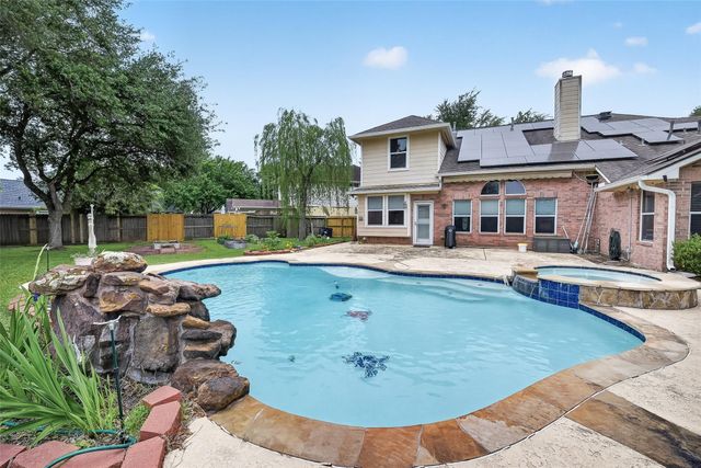 2203 Lakewind Lane, League City, TX 77573