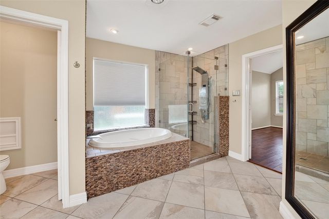 2203 Lakewind Lane, League City, TX 77573