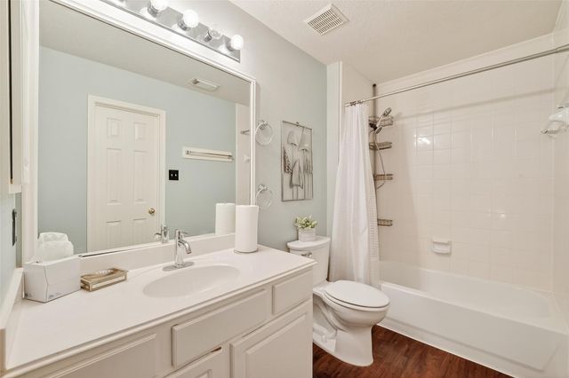 2203 Lakewind Lane, League City, TX 77573