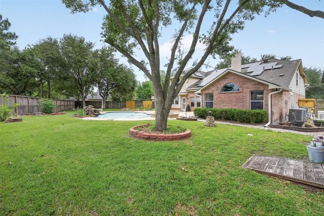 2203 Lakewind Lane, League City, TX 77573