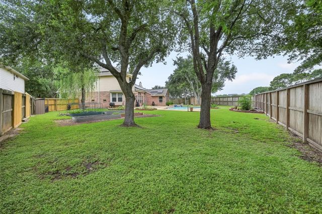 2203 Lakewind Lane, League City, TX 77573
