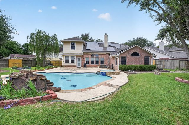 2203 Lakewind Lane, League City, TX 77573