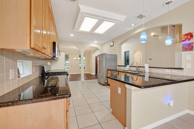 2203 Lakewind Lane, League City, TX 77573