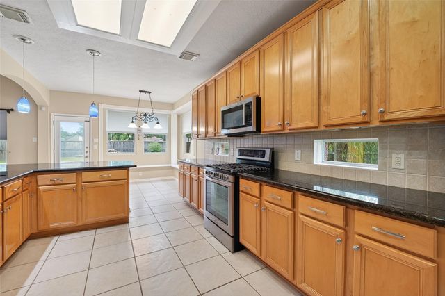 2203 Lakewind Lane, League City, TX 77573