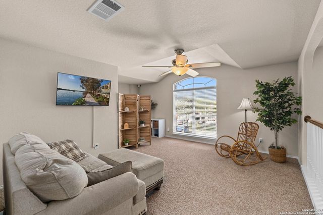 518 Eldridge Dr, Cibolo, TX 78108