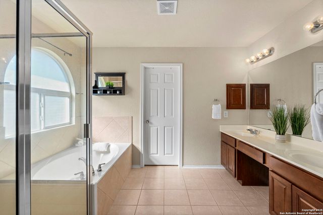 518 Eldridge Dr, Cibolo, TX 78108