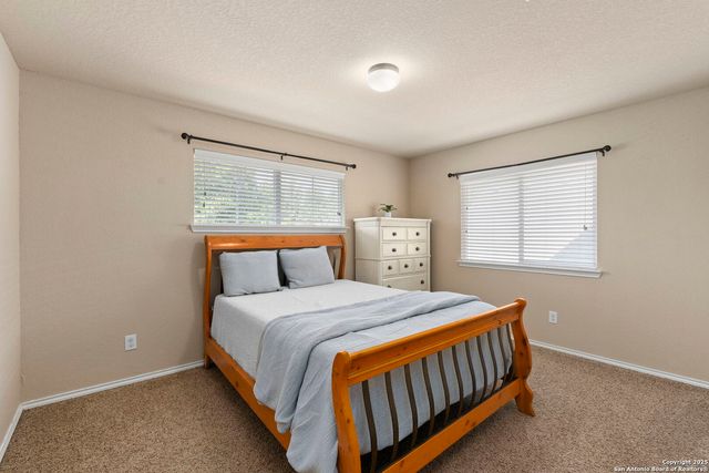 518 Eldridge Dr, Cibolo, TX 78108