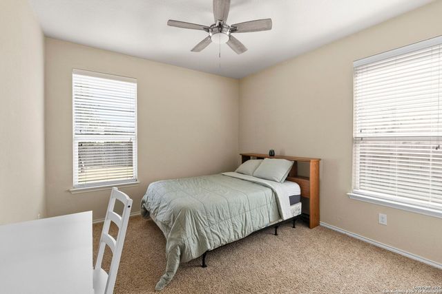 518 Eldridge Dr, Cibolo, TX 78108