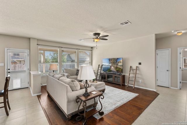 518 Eldridge Dr, Cibolo, TX 78108