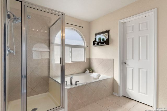 518 Eldridge Dr, Cibolo, TX 78108