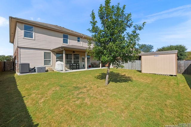 518 Eldridge Dr, Cibolo, TX 78108