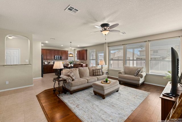 518 Eldridge Dr, Cibolo, TX 78108