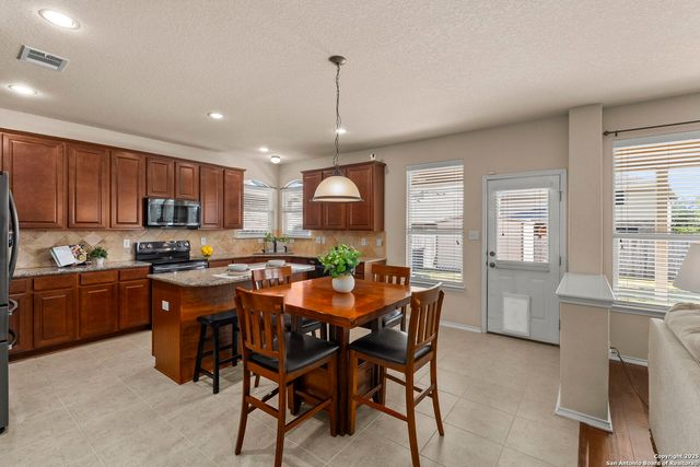 518 Eldridge Dr, Cibolo, TX 78108