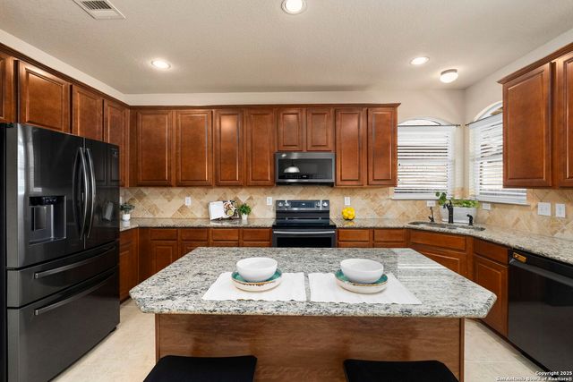 518 Eldridge Dr, Cibolo, TX 78108