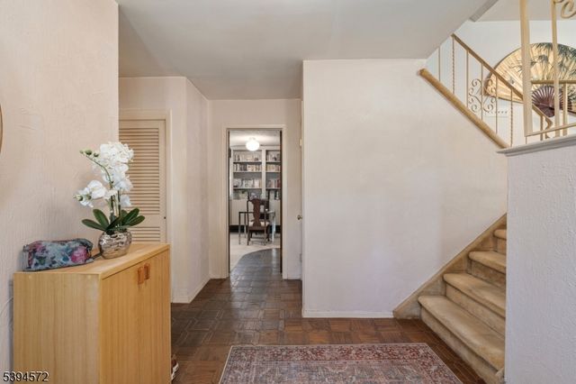 4 New Hampshire Ct, Parsippany-troy Hills Twp., NJ 07034