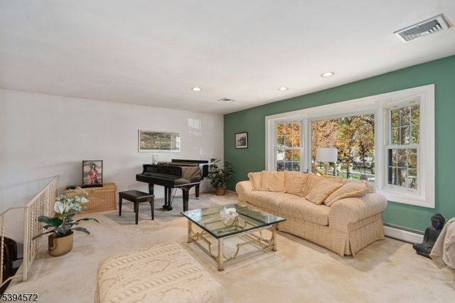 4 New Hampshire Ct, Parsippany-troy Hills Twp., NJ 07034