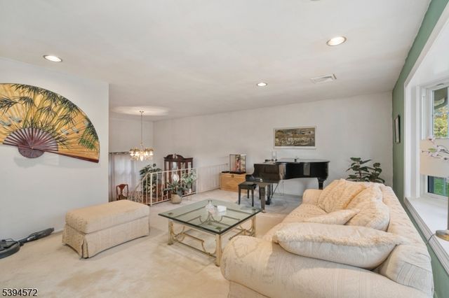 4 New Hampshire Ct, Parsippany-troy Hills Twp., NJ 07034