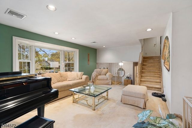 4 New Hampshire Ct, Parsippany-troy Hills Twp., NJ 07034