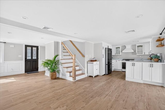 25 Fairmount St, New Bedford, MA 02740
