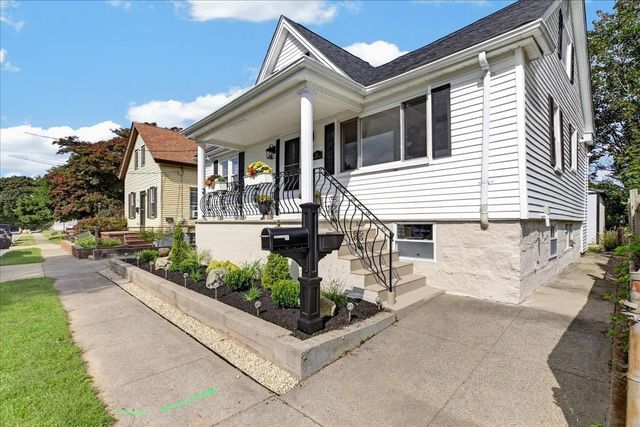 25 Fairmount St, New Bedford, MA 02740