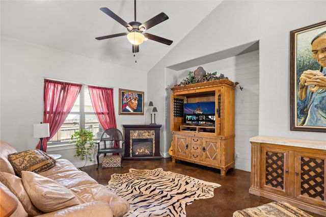 142 W Persimmon DR, Granite Shoals, TX 78654