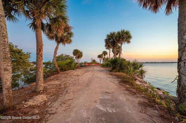 11680 Dragon Point Drive, Merritt Island, FL 32952