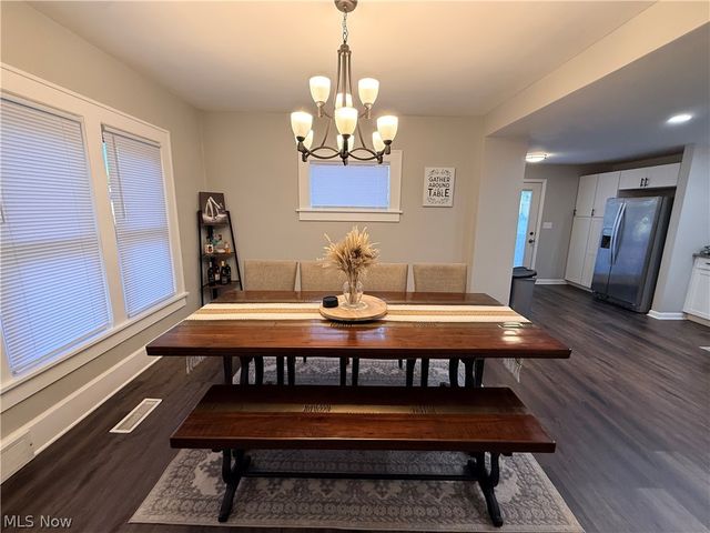 729 4th Street NW, New Philadelphia, OH 44663