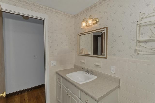 309 Island Pond Rd, Springfield, MA 01118