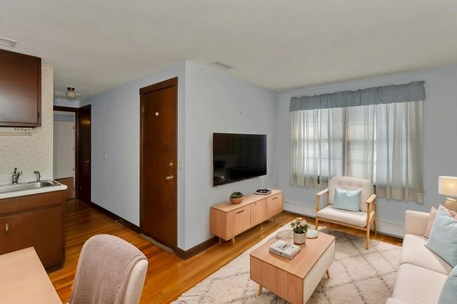 309 Island Pond Rd, Springfield, MA 01118